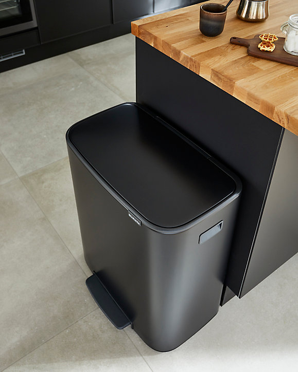 Poubelle à pédale en métal noir Brabantia BO 2 x 30 L