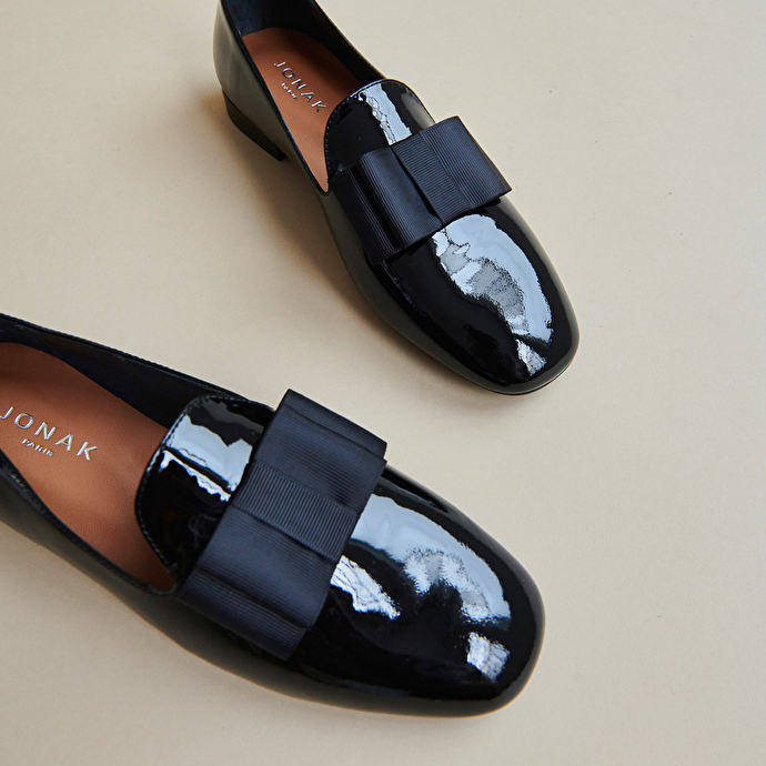 Ballerines à bouts pointus  en cuir verni noir