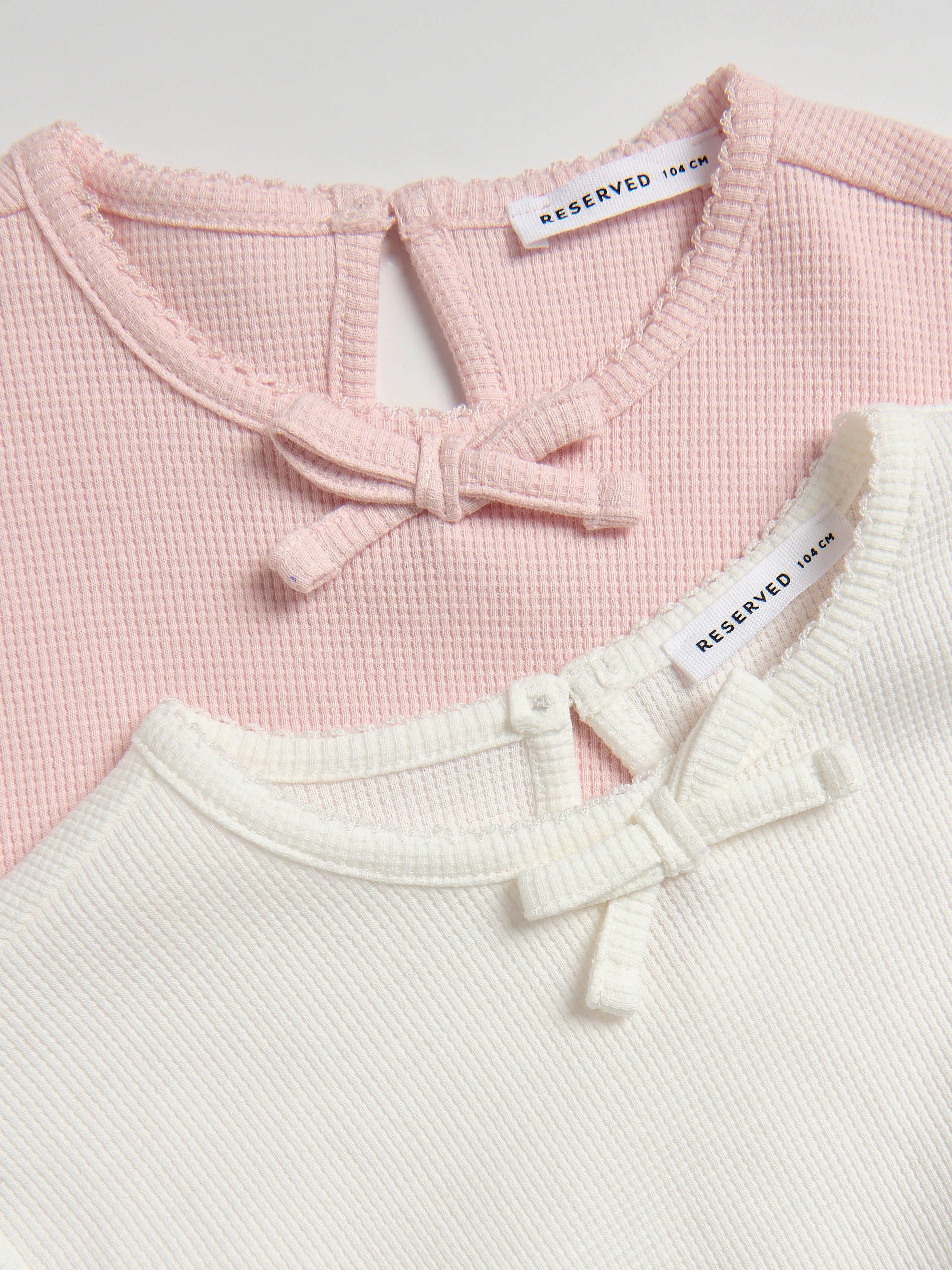 T-Shirt mit Schleifendetail