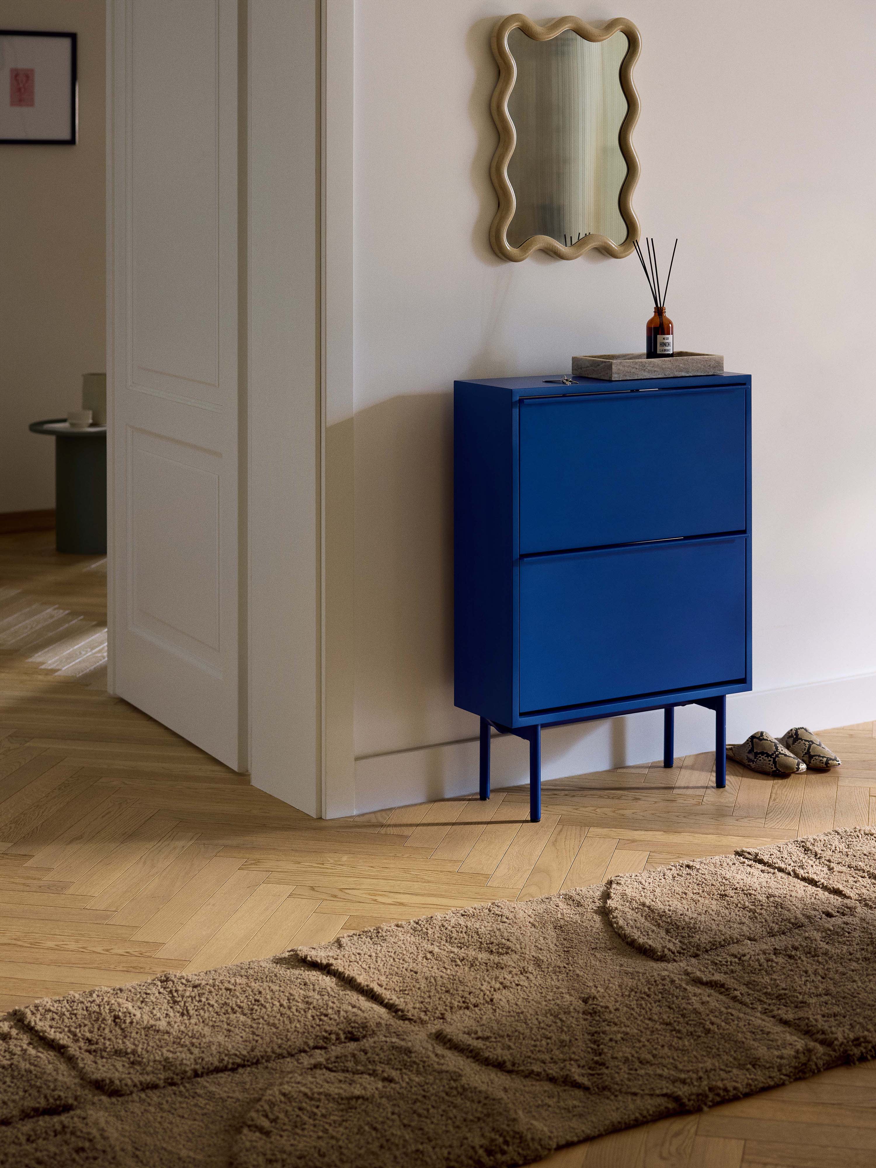 Houten schoenenkast Elona met opvouwbare planken