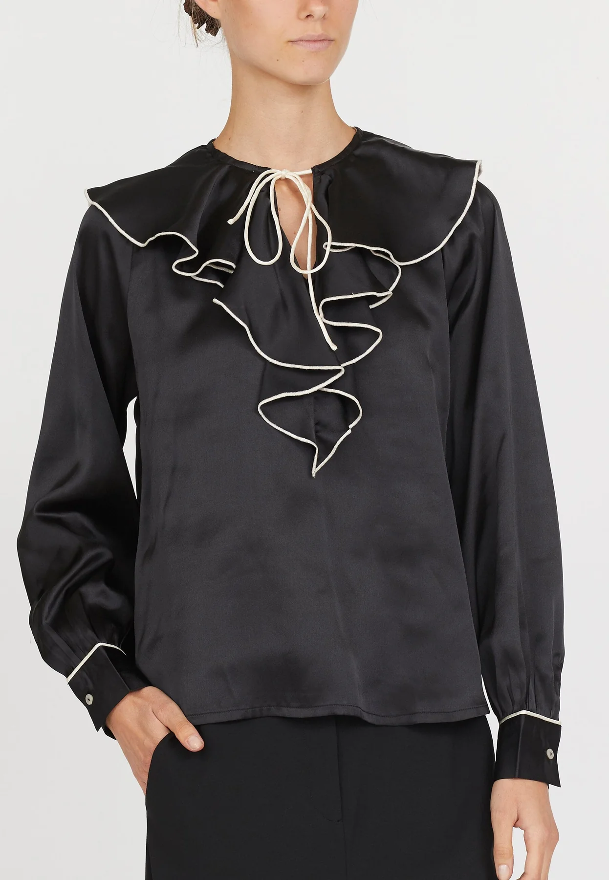 Love & Divine Love1241 10 black cream