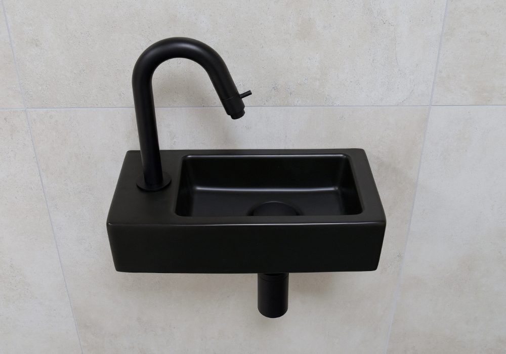 Mueller Mini Rhea zwarte fonteinset met gebogen fonteinkraan links in de kleur zwart