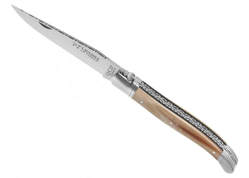 Couteau Laguiole prestige avec un manche en pointe de corne blonde et mitres en acier inoxydable