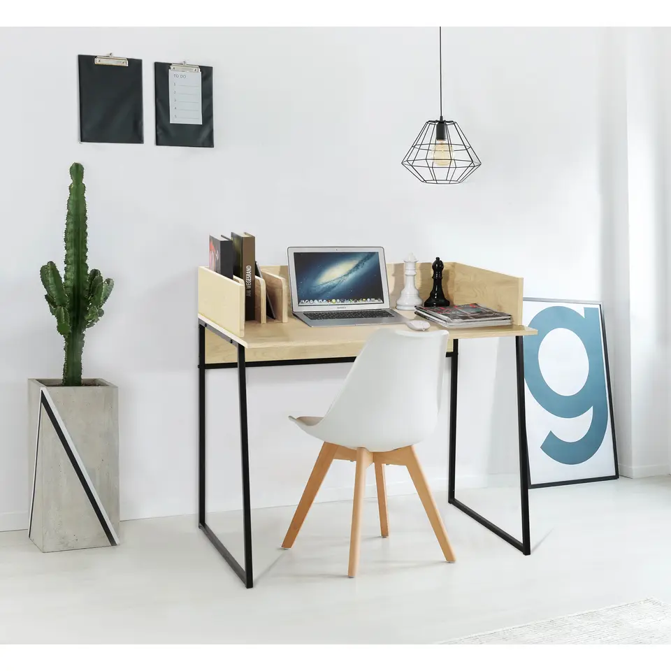 Bureau van metaal en hout in crèmekleur