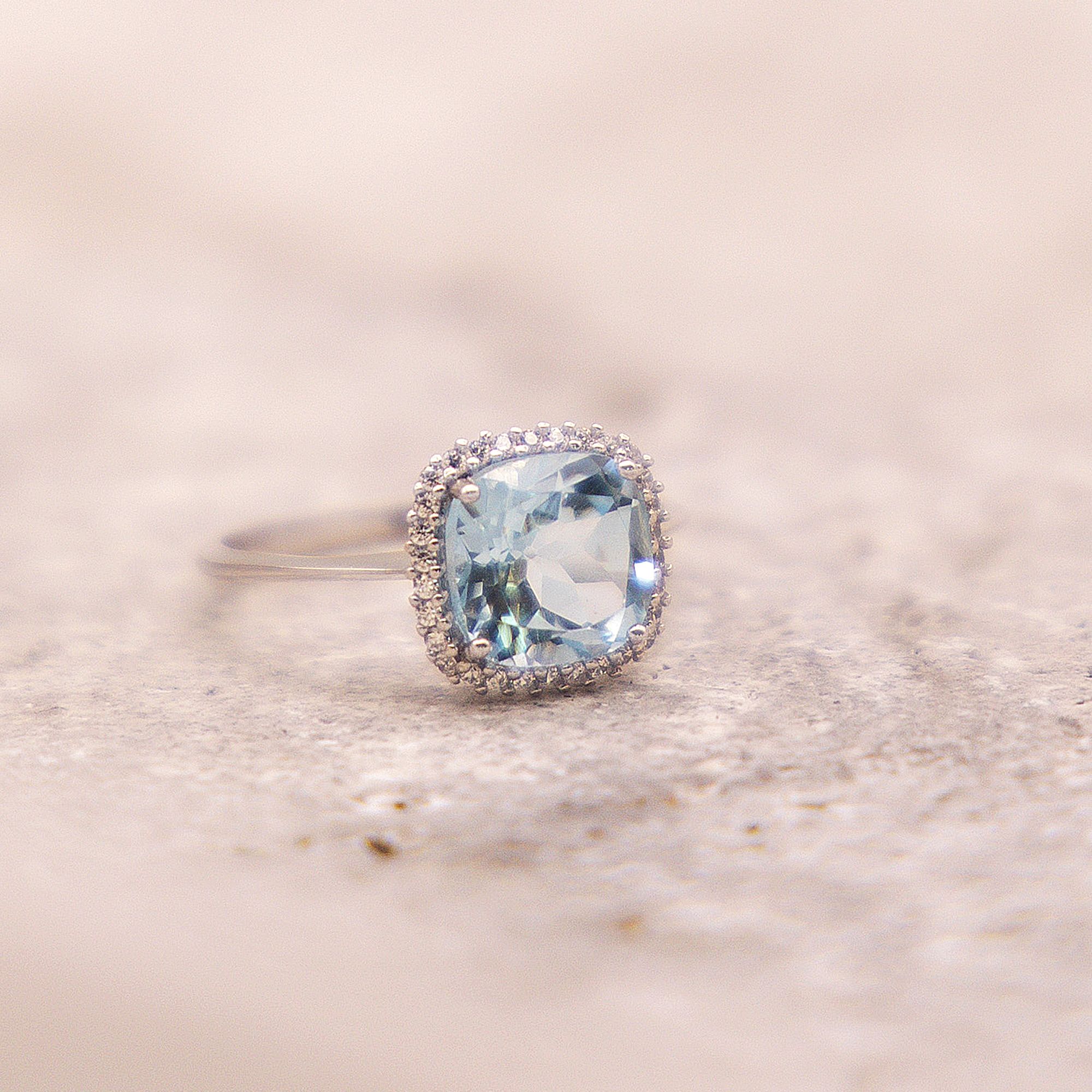 Fascination by Ellen K. Ring 375 Weißgold mit Blautopas (beh.) und Zirkonia weiß