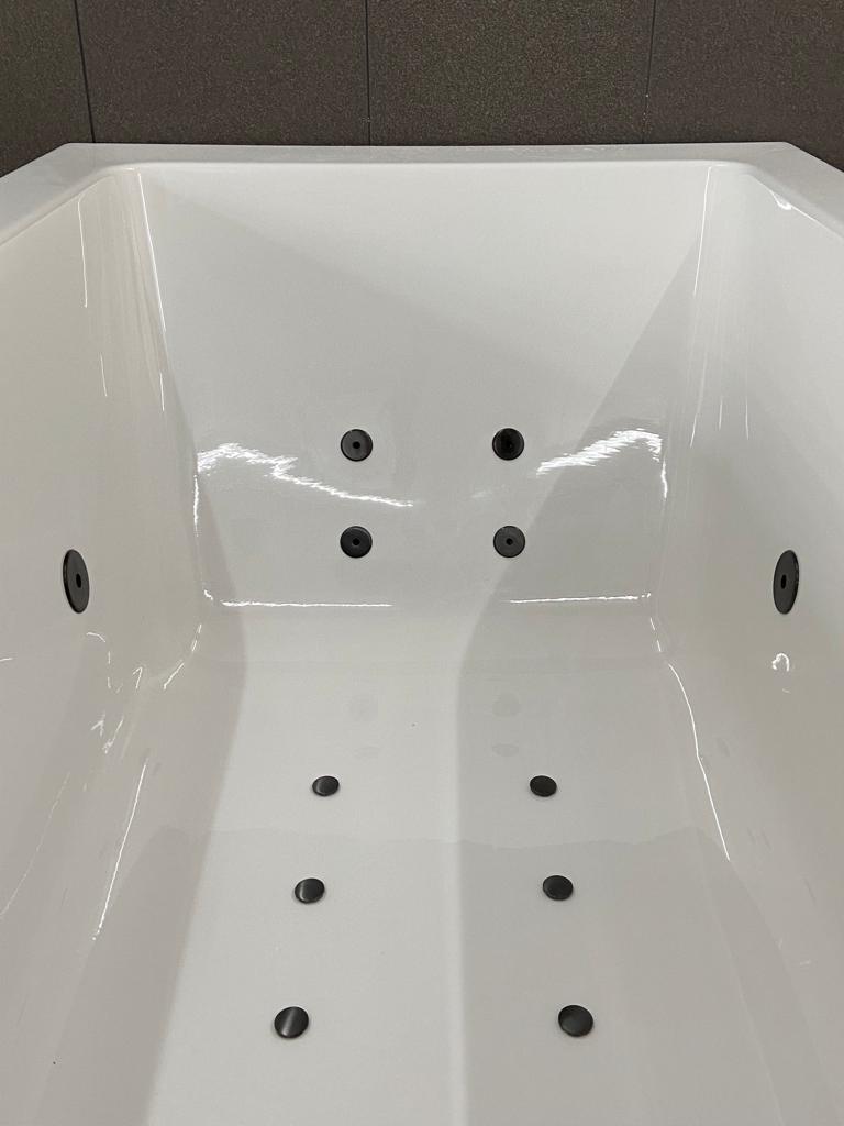 Lambini Designs Cube bubbelbad 180x80cm elektronisch 6 4 2 hydrojets en 12 aerojets zwart