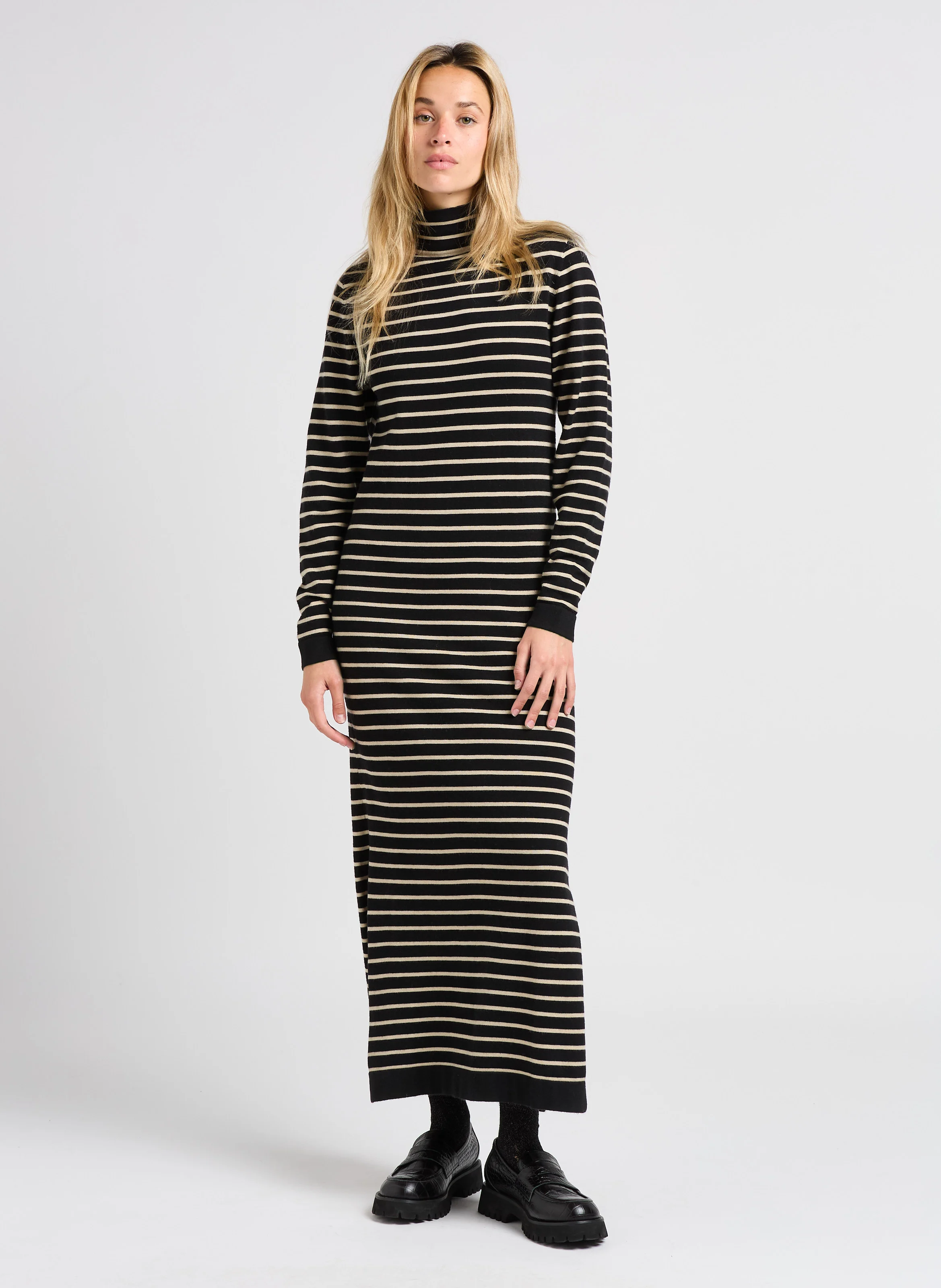 CHADELA - Robe longue col montant en maille | Noir