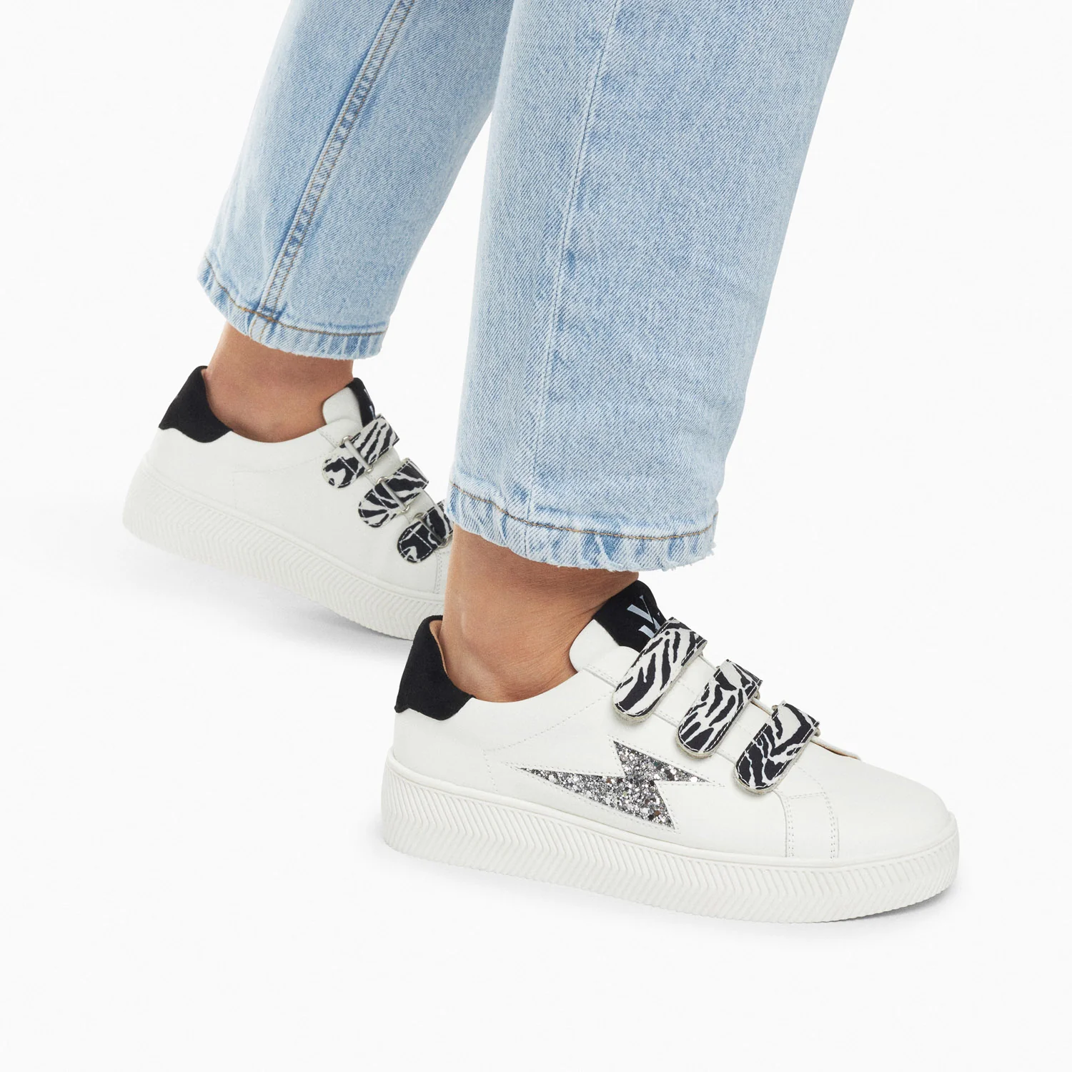 Sneakers-Baskets éclair Noura blanc et argent à scratchs zèbre