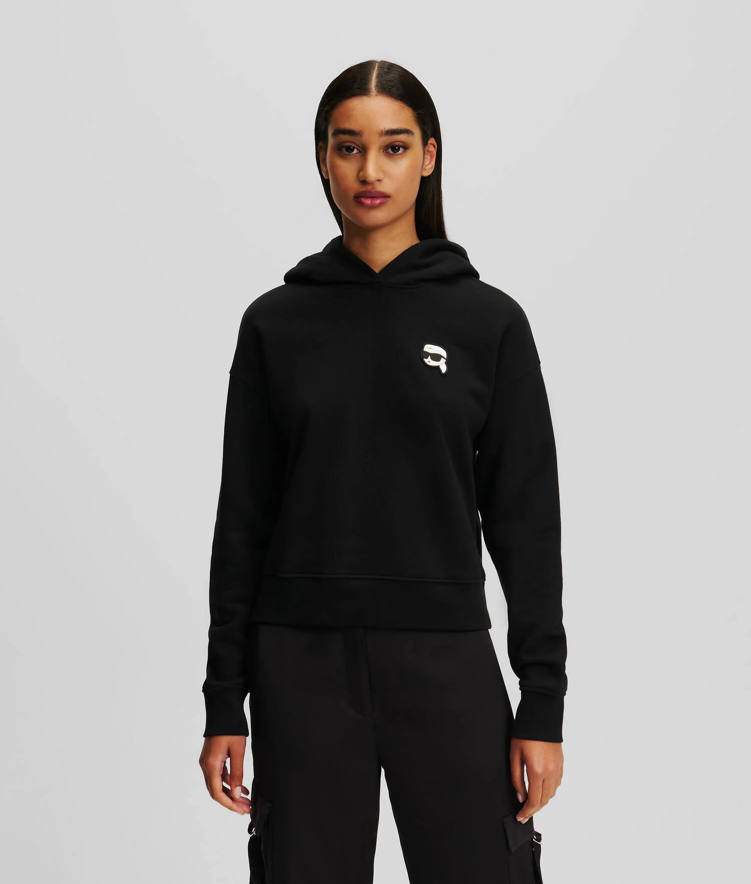 SWEAT À CAPUCHE AVEC ÉCUSSON K/IKONIK