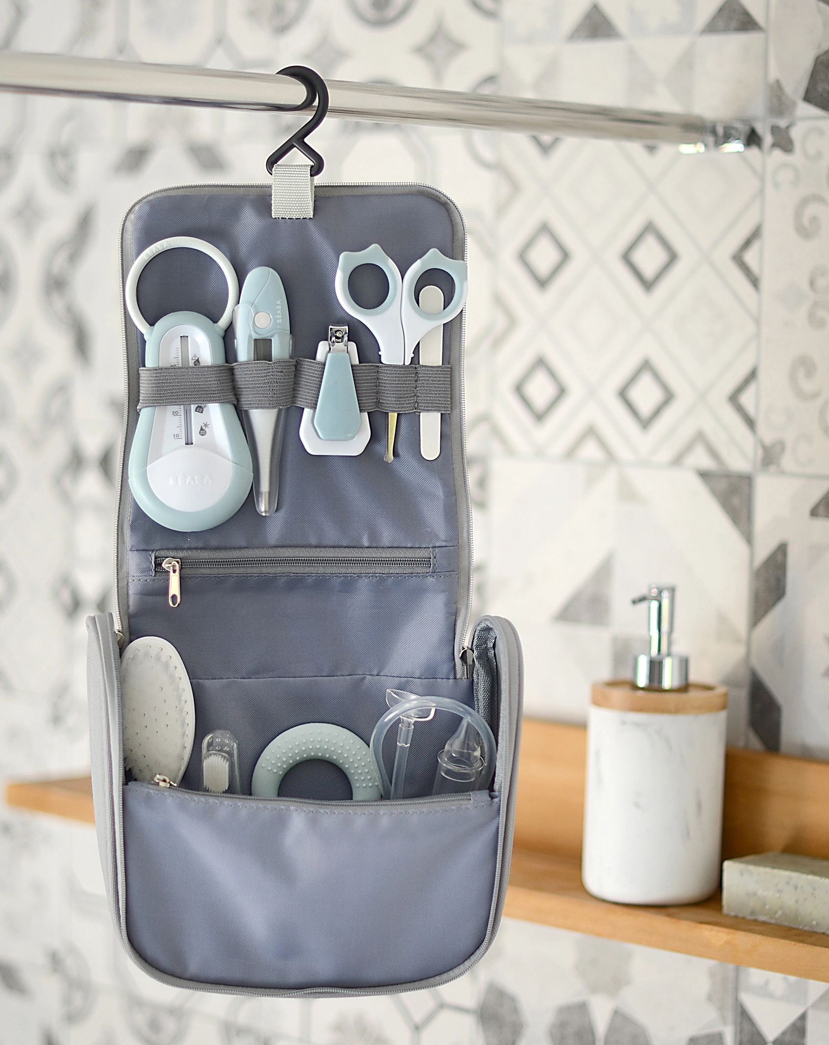 Kulturbeutel BABY CARE zum Aufhängen 9-teilig in green blue