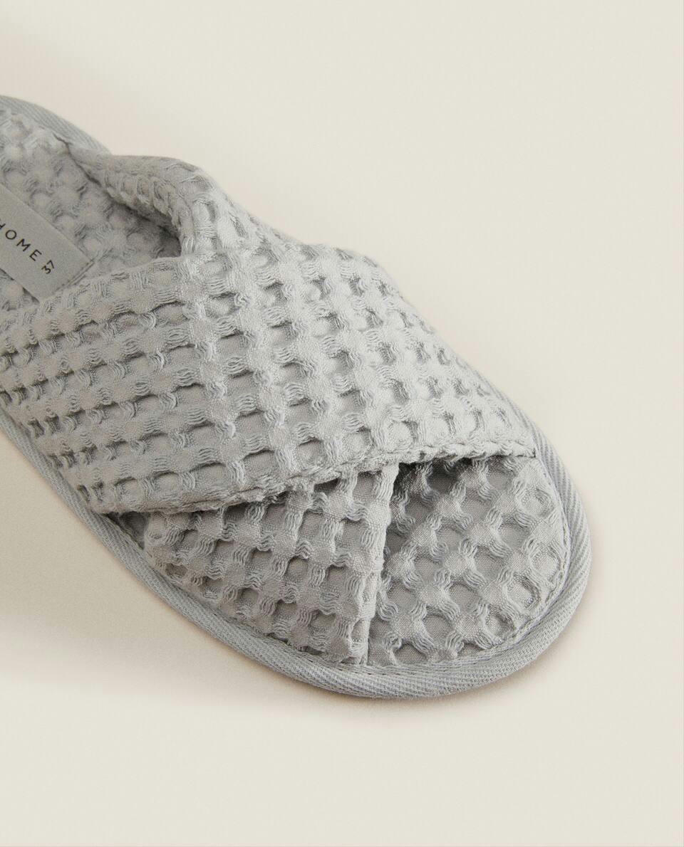 CHINELOS CRUZADOS DE MALHA WAFFLE