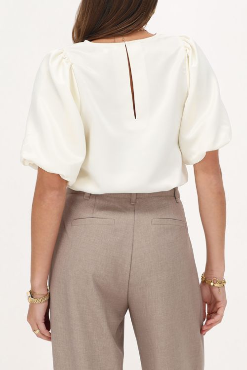 Witte top met gepofte mouwen
