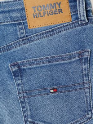Calça jeans desbotada essencial com corte afunilado