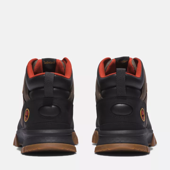 Bota de caminhada Mount Lincoln Mid impermeável para homens, nas cores preta e marrom.