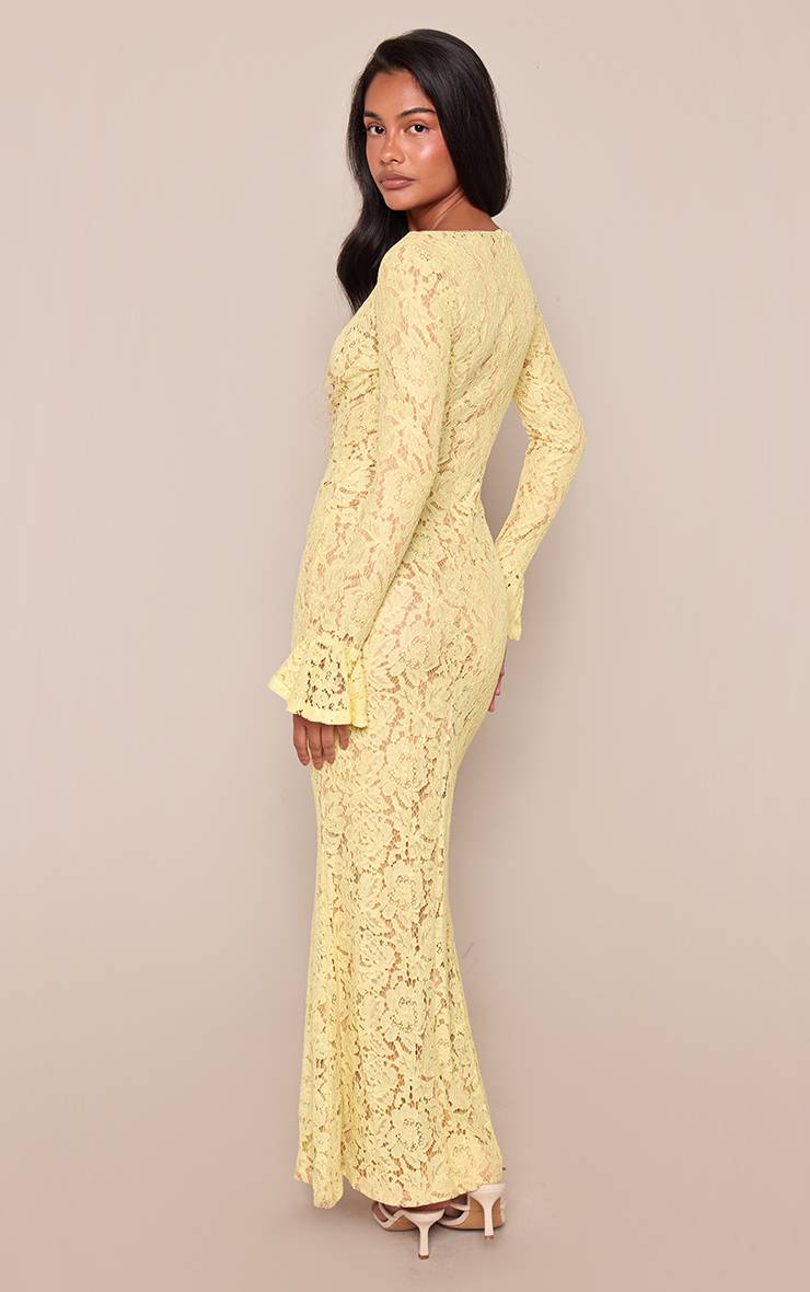 Pale Yellow Robe Maxi Ajustée En Dentelle À Manches Longues Évasées Et Découpe Goutte D'eau