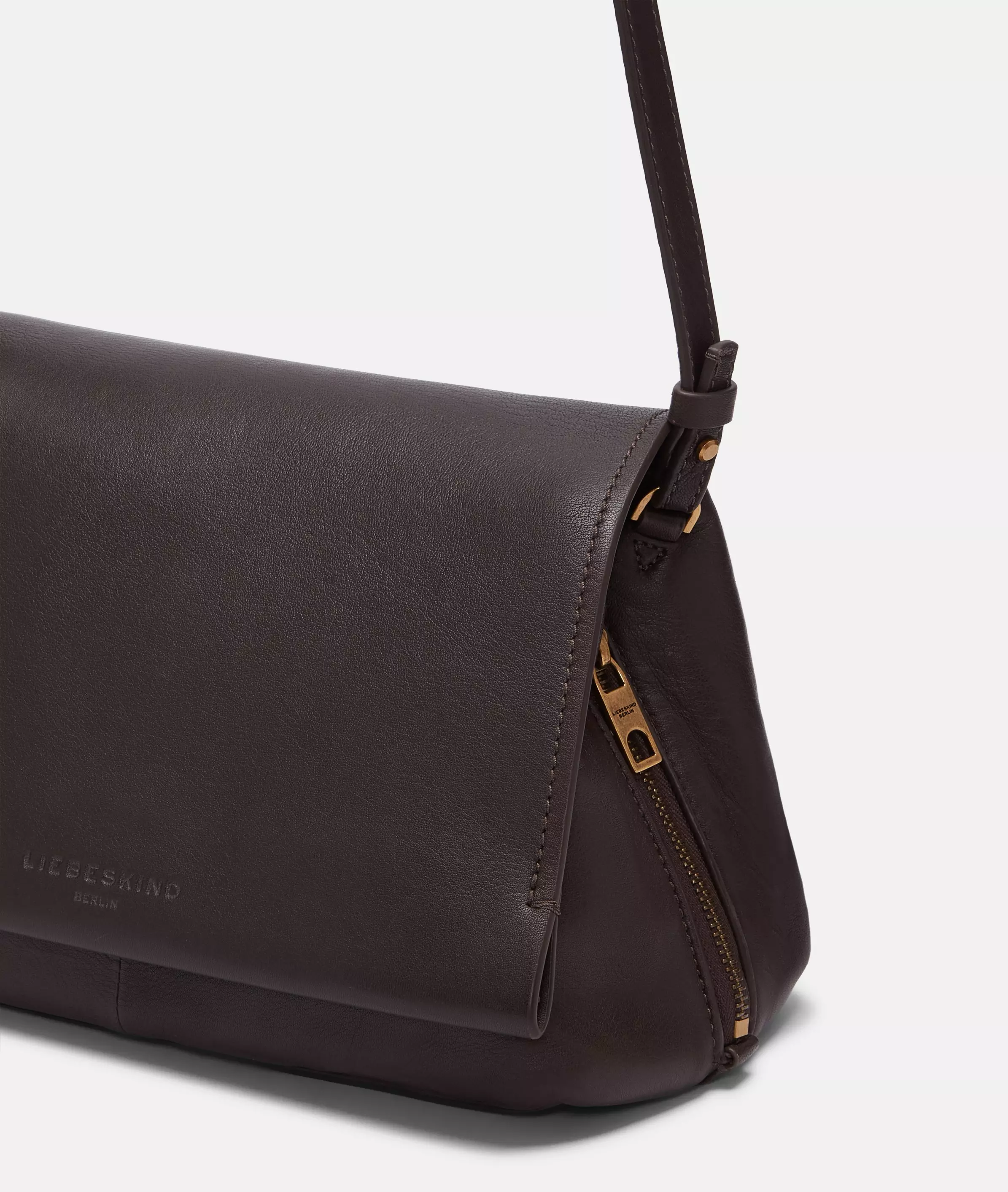 Hera Crossbody M Spacious shoulder bag made from soft sheepskin