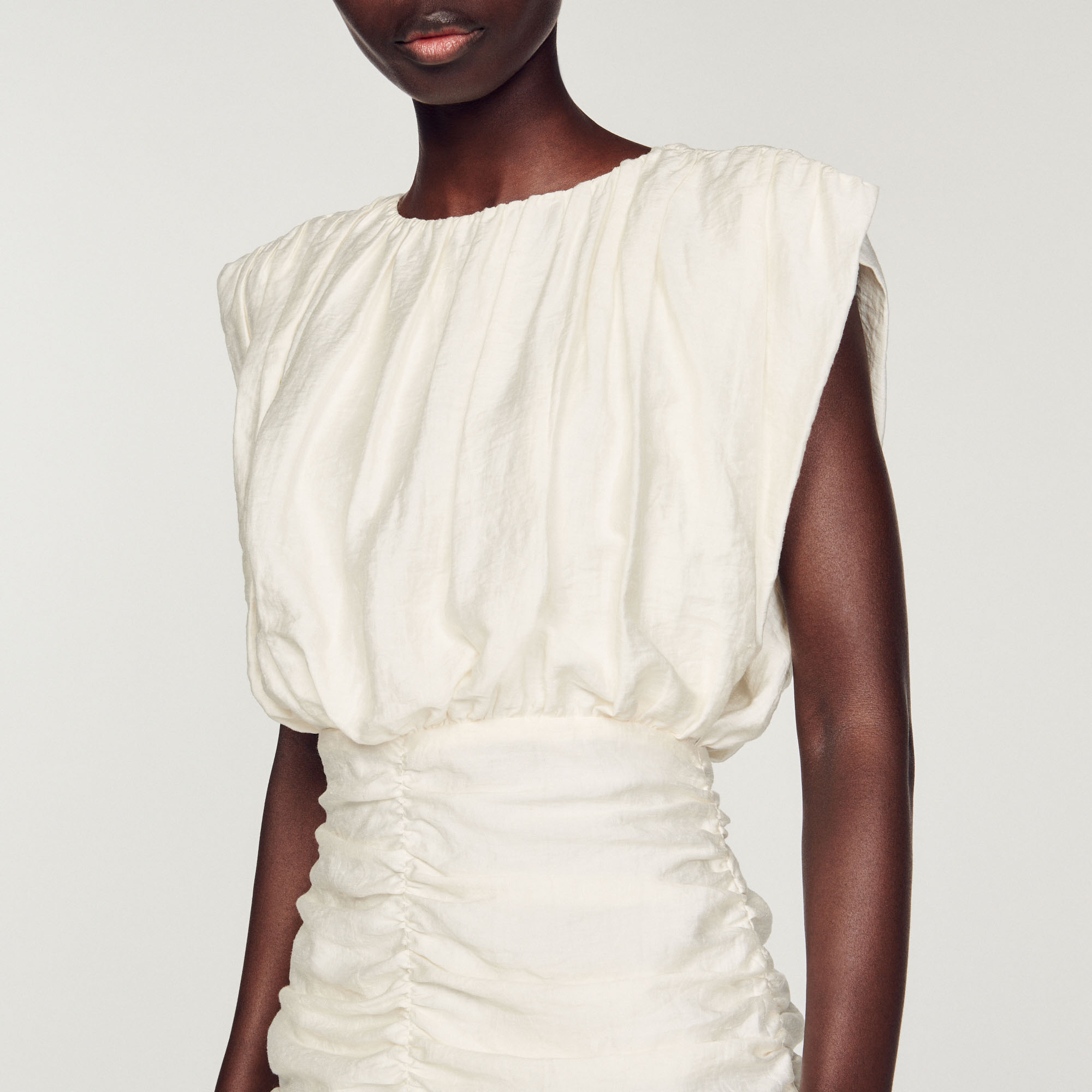 Robe courte drapee