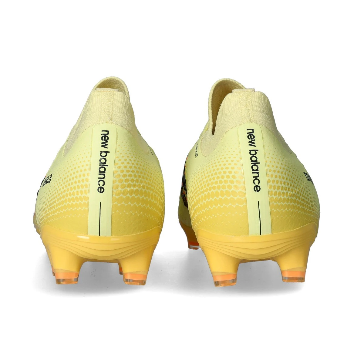 Chuteira New Balance Tekela Magia Low Laced FG V4+