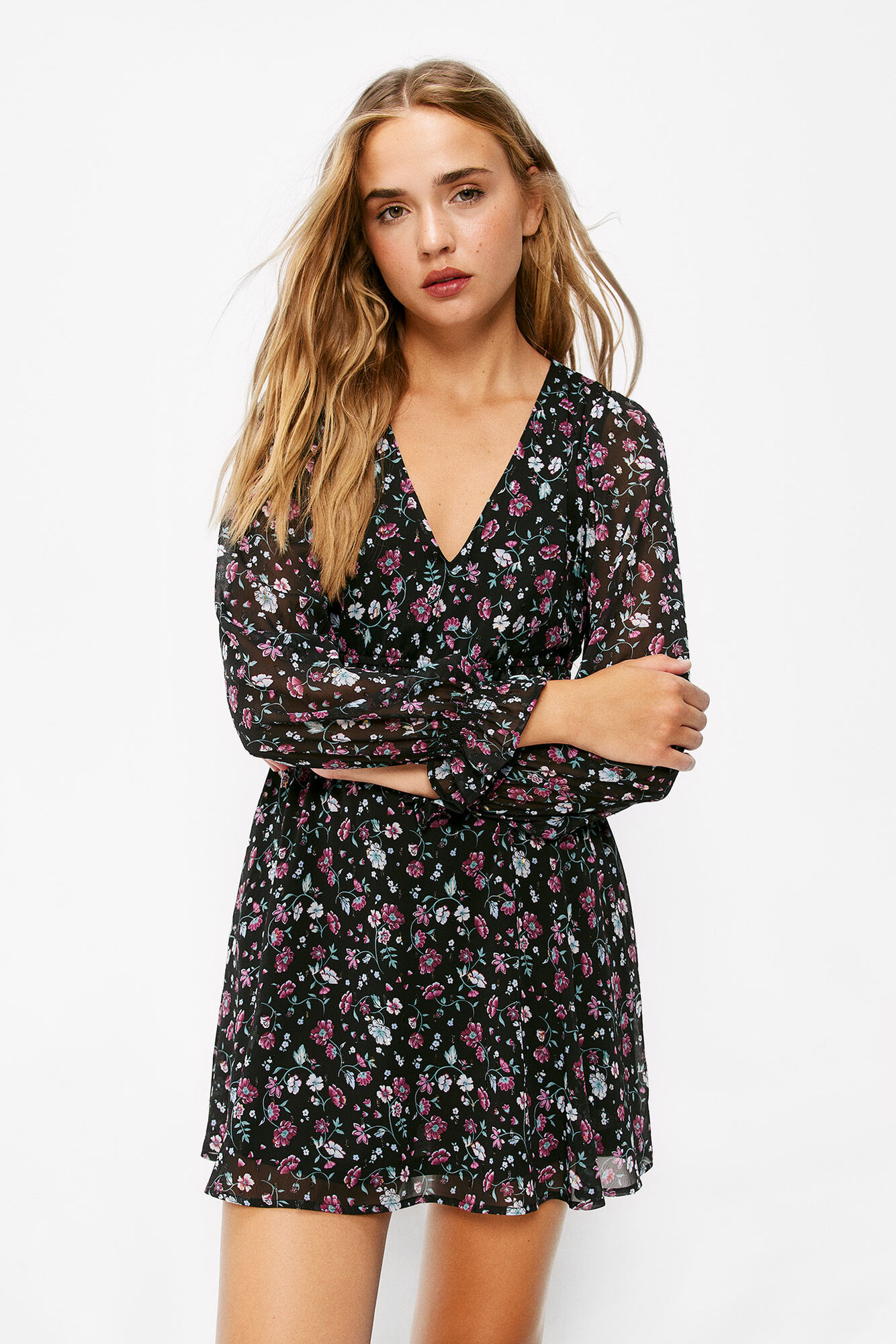 Vestido curto floral em lurex