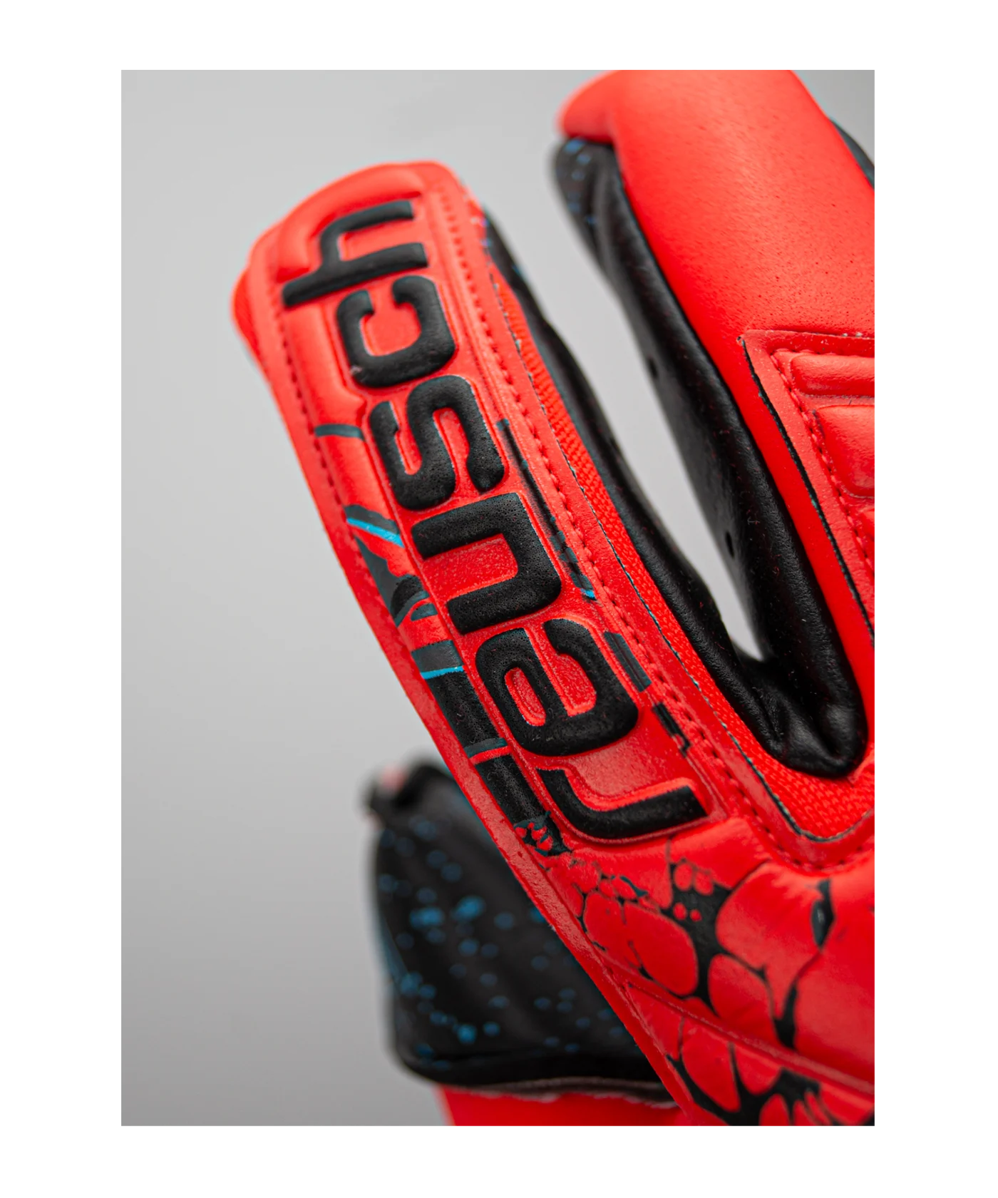 Reusch Attrakt Fusion Guardian AdaptiveFlex 2023 TW-Handschuhe Rot Blau Schwarz F3333