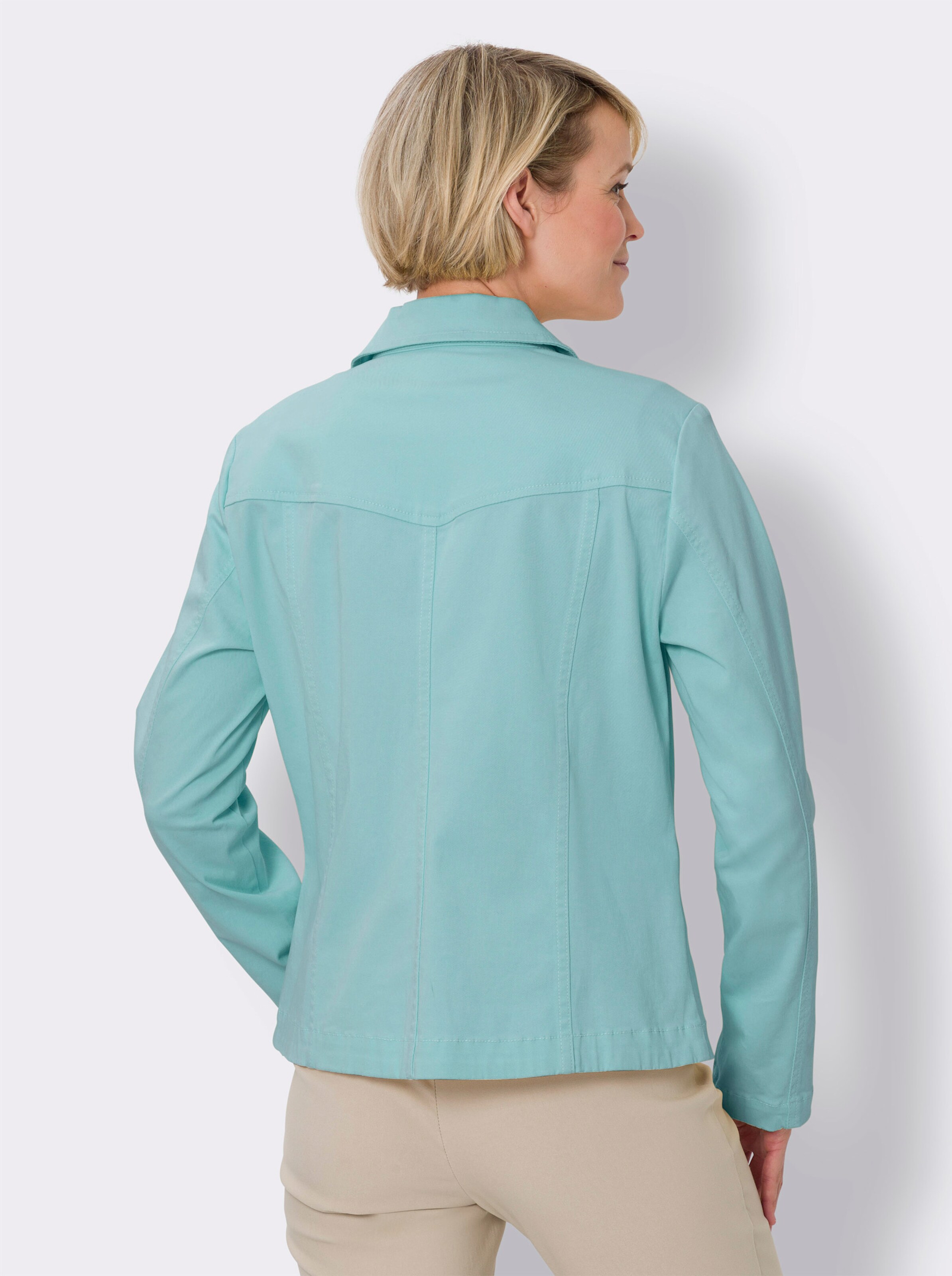 Jeansblazer in leicht taillierter Form