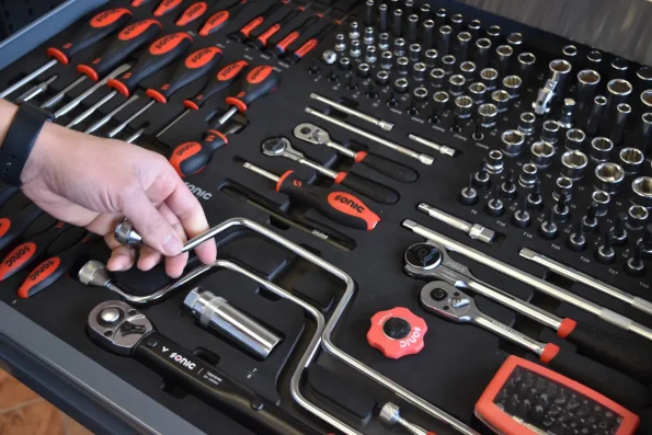 Last day limited to 96 pieces only 79.99Factory clearance mobile roller cab with 13 drawers