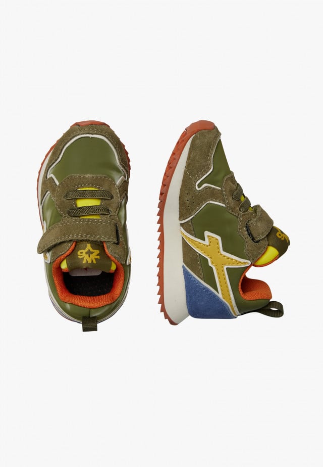 JET-BABY.Sneakers aus Veloursleder und technischem Gewebe, Militärgrün