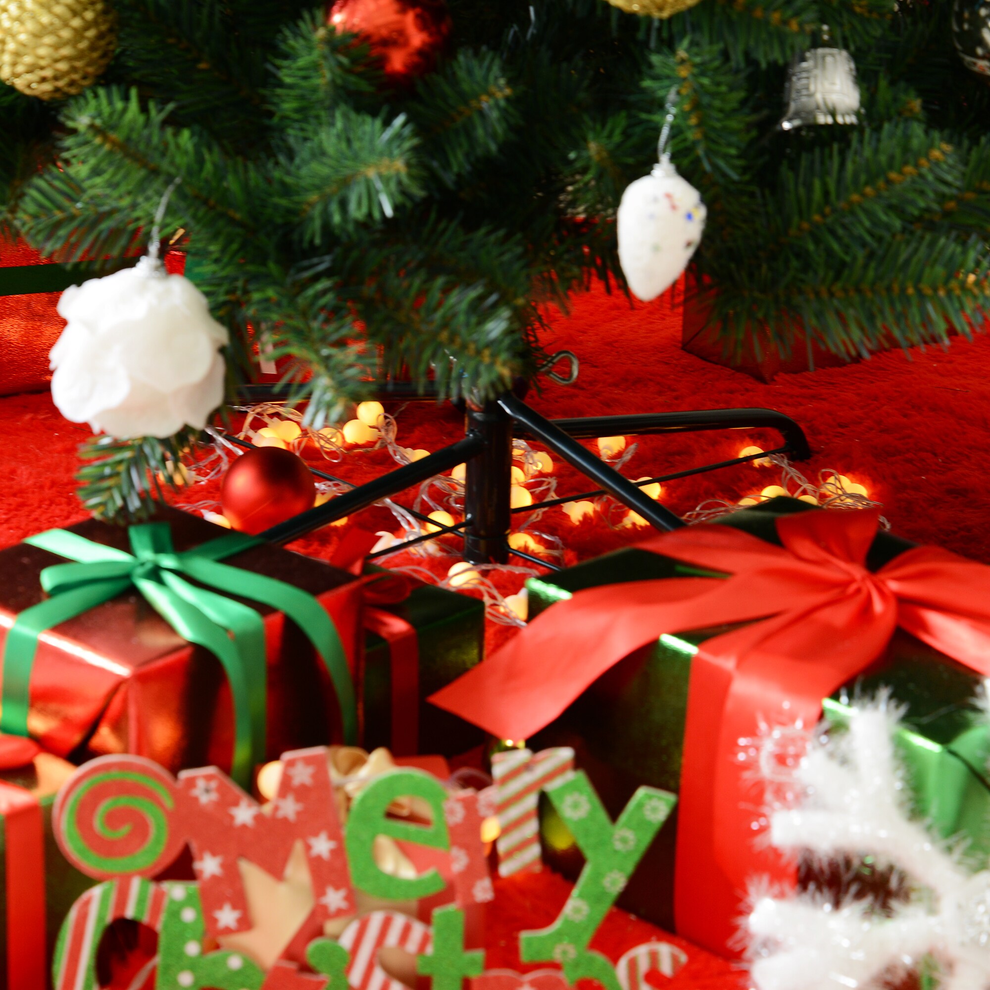 HOMCOM Tannenbaum mit Metallständer grün 81 x 210 cm (ØxH)