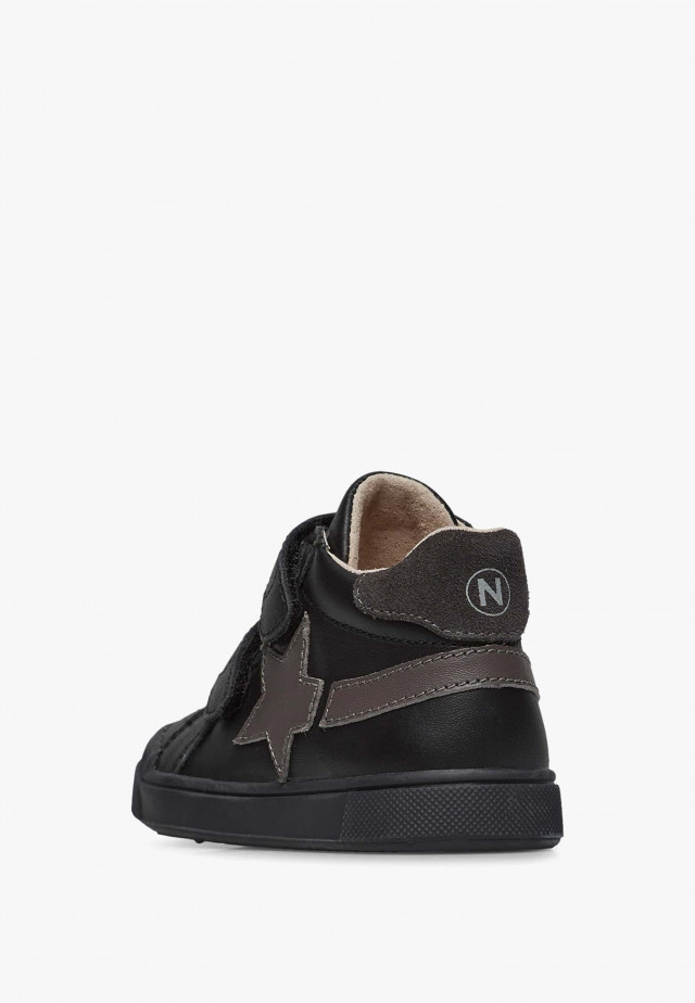 NATURINO SINGERY VL.Sneakers aus Leder mit Stern, Schwarz