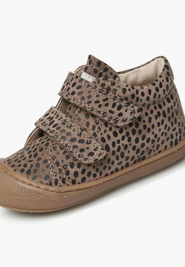 NATURINO COCOON VLLauflernschuhe aus Veloursleder mit Pony-Print, Tabak