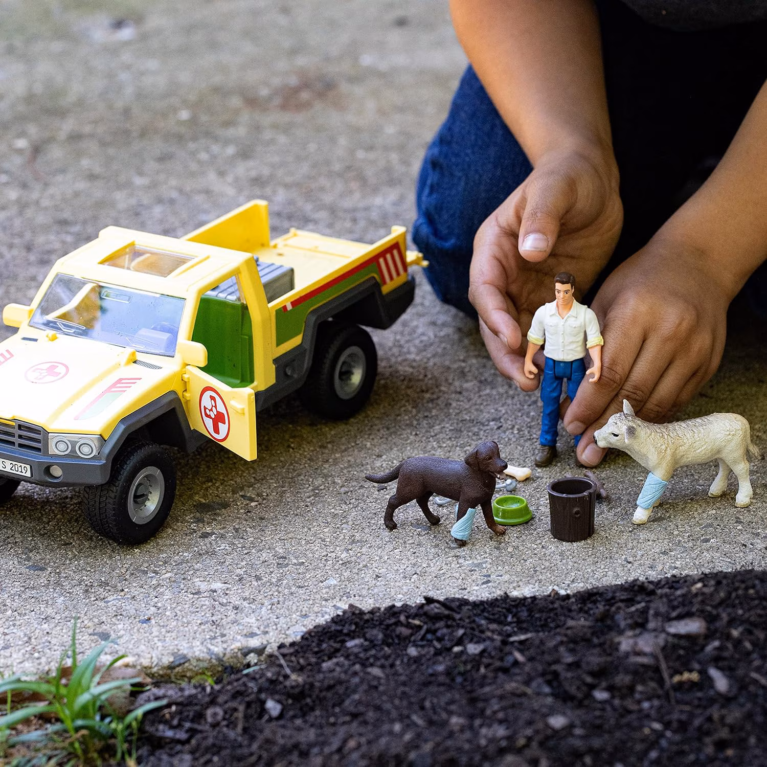 Schleich Farm World Set - Tierarztbesuch auf dem Bauernhof + Picknick mit kleinen Haustieren