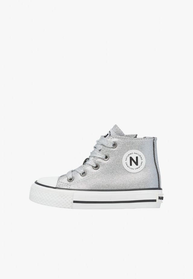NATURINO YLFAS.Sneakers aus silbernem Stoff, Silber