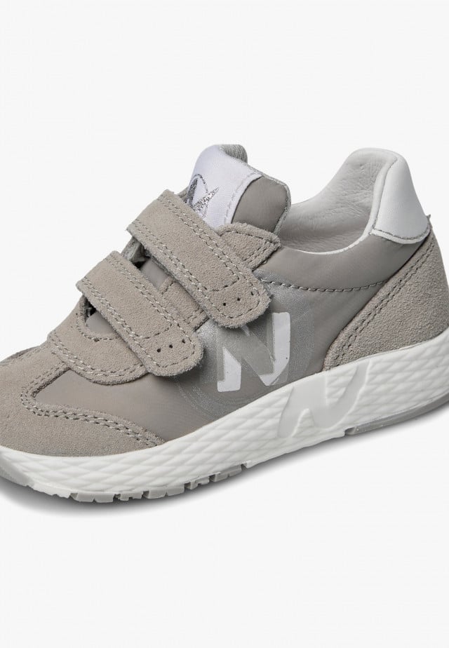 NATURINO JESKO 2 VL.Sneakers aus Veloursleder und technischem Gewebe, Taupe