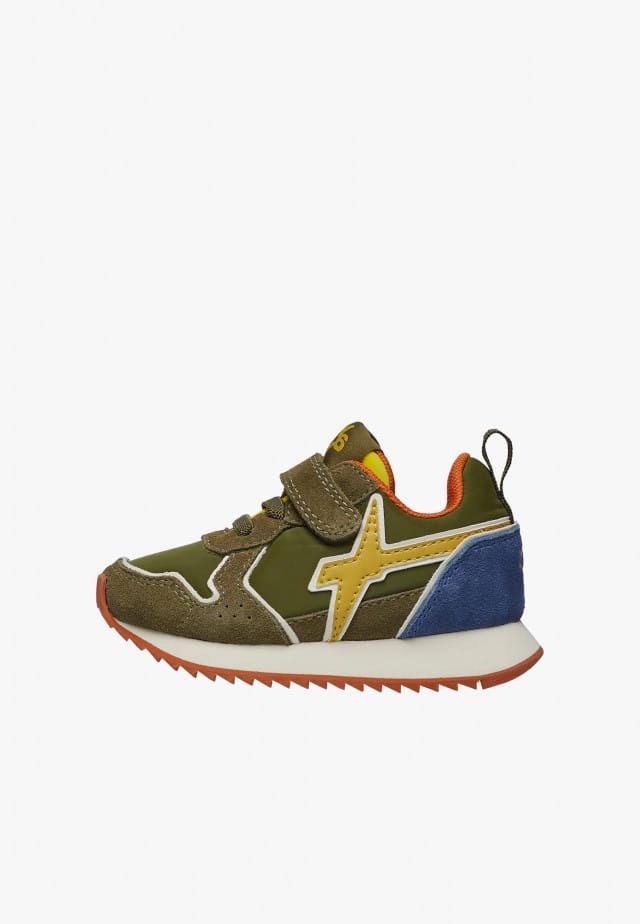 JET-BABY.Sneakers aus Veloursleder und technischem Gewebe, Militärgrün