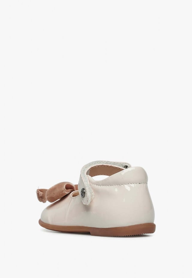 NATURINO ARABESQUEBallerinas aus Lackleder, Cremeweiß