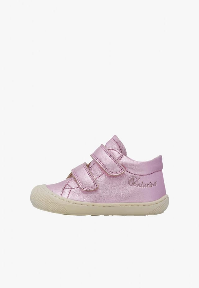 NATURINO COCOON VLLauflernschuhe aus laminiertem Leder, Hellrosa