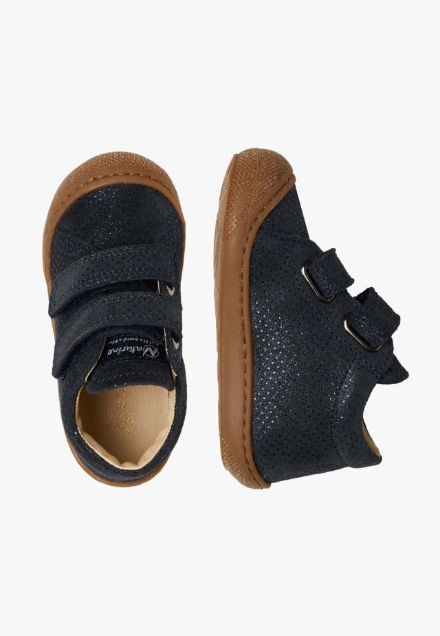 NATURINO COCOON VLLauflernschuhe aus Veloursleder in Glitter-Optik, Blau