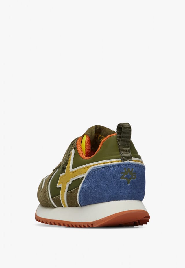 JET-BABY.Sneakers aus Veloursleder und technischem Gewebe, Militärgrün