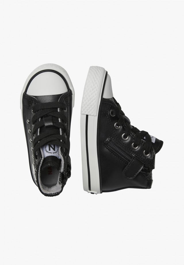 NATURINO YLFAS.Sneakers aus Leder mit Nieten, Schwarz