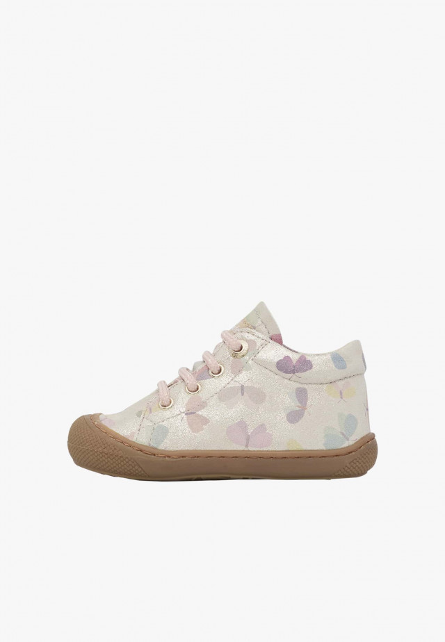 NATURINO COCOONLauflernschuhe aus Metallic-Leder mit Schmetterlingen, Platin