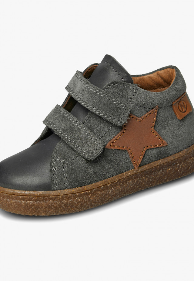 NATURINO ALBUS STAR VLSneakers aus Leder und Veloursleder mit Stern-Patch, Grau