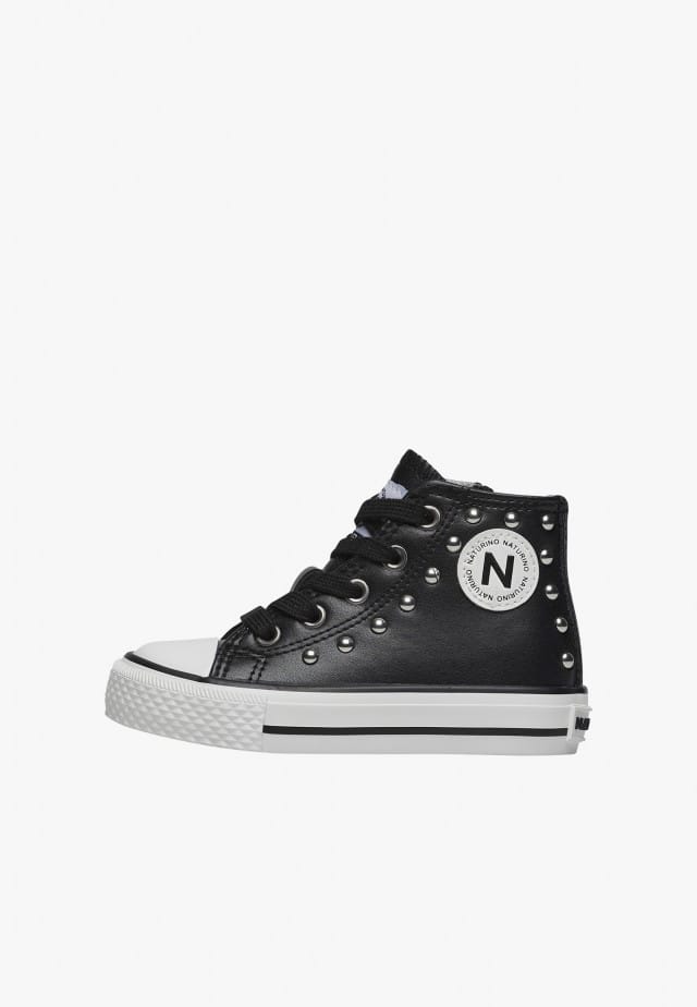 NATURINO YLFAS.Sneakers aus Leder mit Nieten, Schwarz