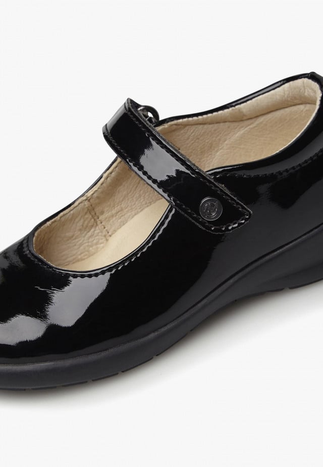 NATURINO CATANIABallerinas mit Riemchen aus Lackleder, Schwarz