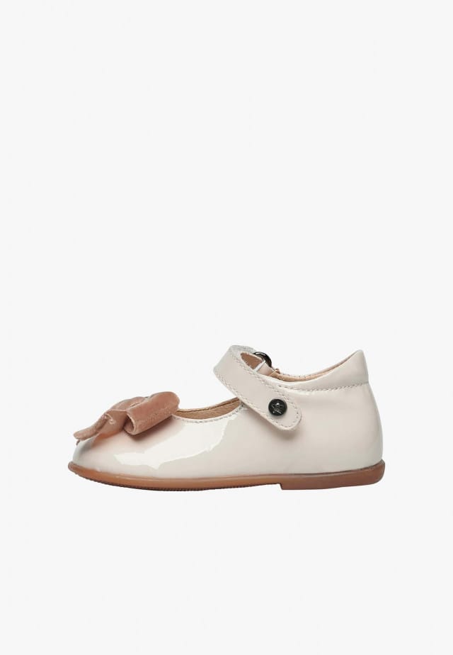 NATURINO ARABESQUEBallerinas aus Lackleder, Cremeweiß