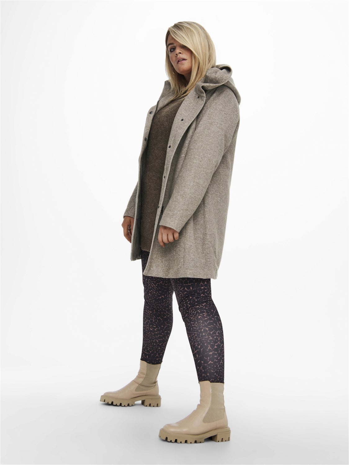 CARSEDONA Mantel Walnut