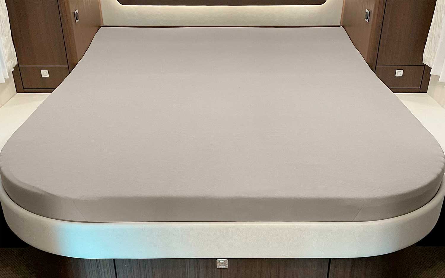 Spannbettlaken für Queensbett mit Abrundung oder Ecke Basalt