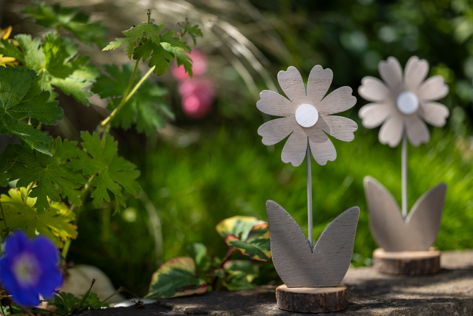 Figur 'Blume' aus Holz, grau, H 17 cm, B 7 cm, T 5 cm von fischer's lagerhaus
