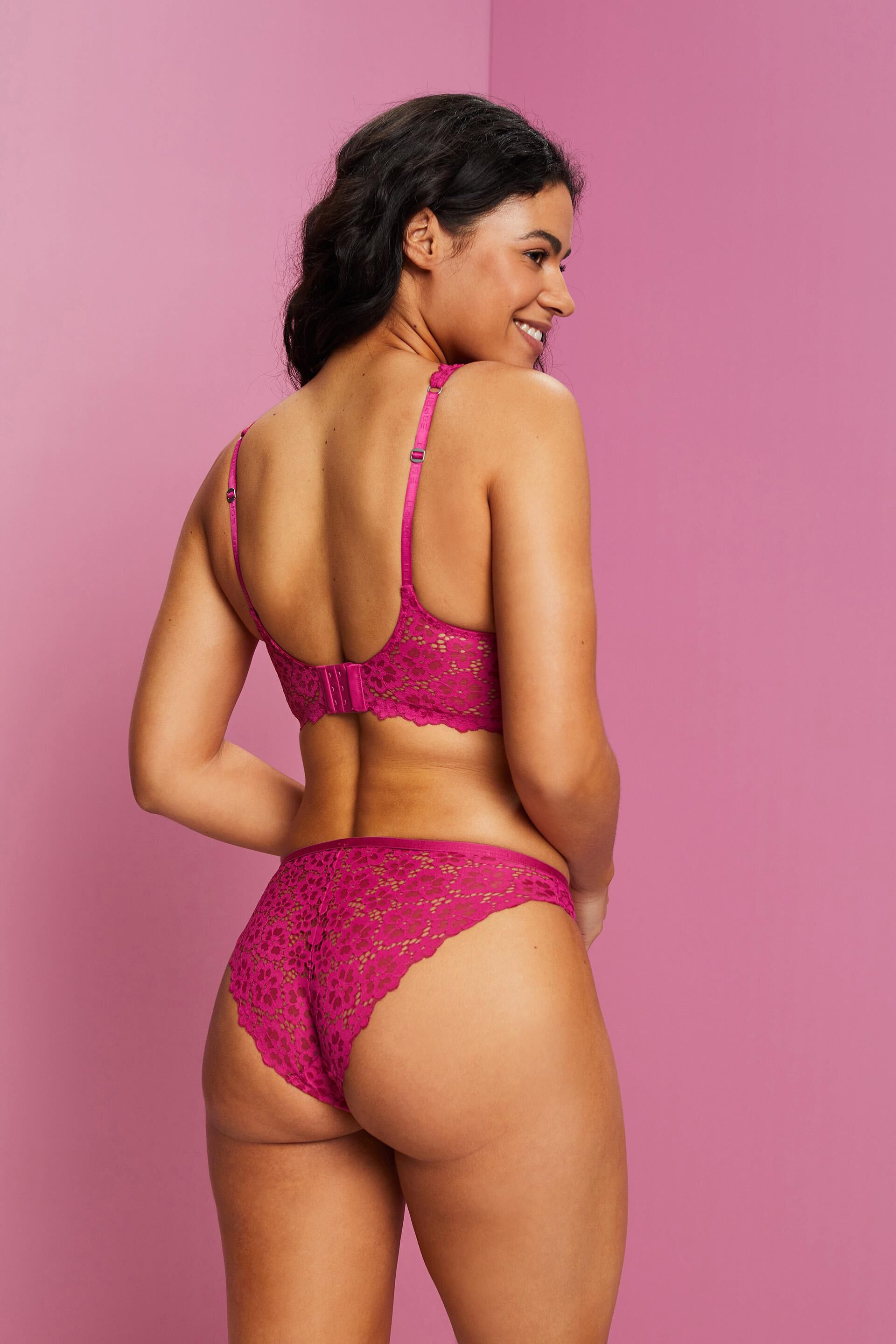 Slip en dentelle audacieux