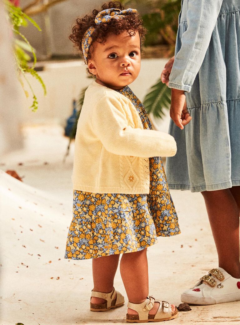 Cardigan en tricot ajouré et torsadé jaune pastel