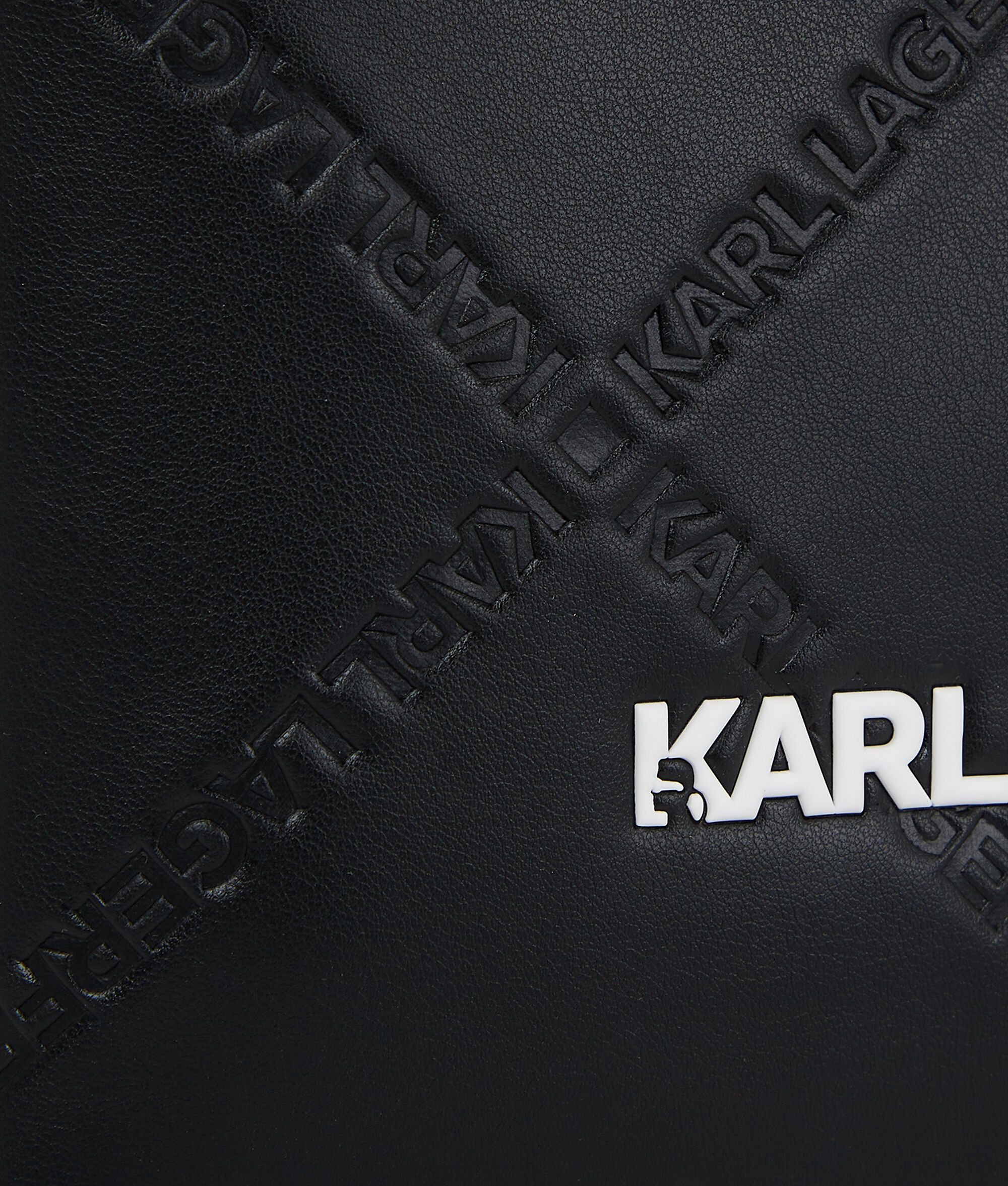 POCHETTE AVEC RELIEF ET SANGLE K/SKUARE